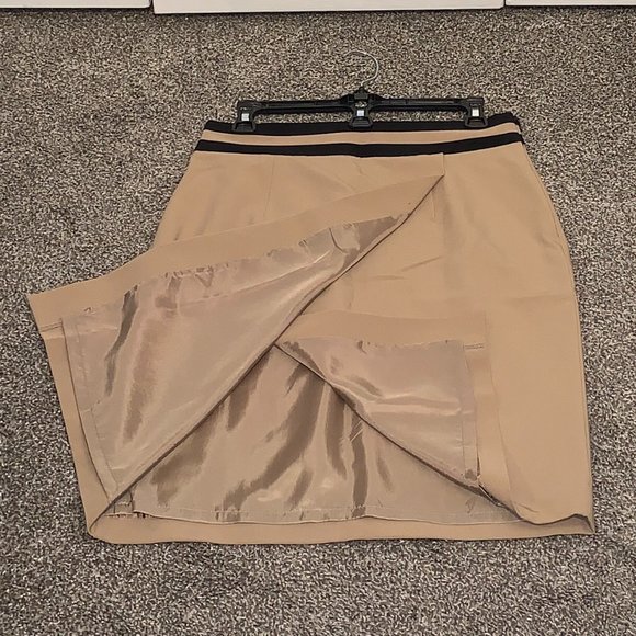 Used Worthington Tan Wrap Skirt Size 6 - Picture 7 of 9